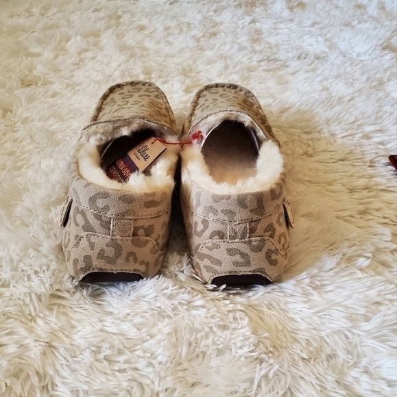 Women's dluxe by dearfoams Fernie Genuine Suede & Shearling Moccasin Slippers 11 - Picture 5 of 10